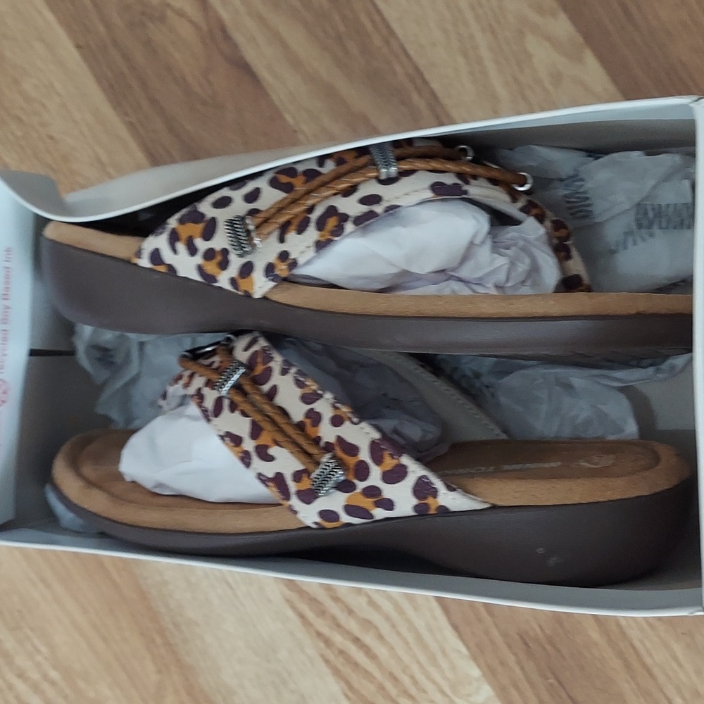 NIB Minnetonka Leopard Print Sandals Size 9 - Picture 3 of 8